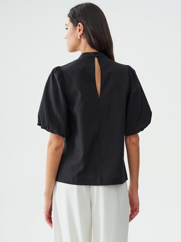 Willa Blouse 'VAL' in Zwart: terug