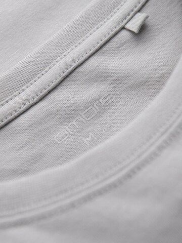 Ombre Bluser & t-shirts i grå