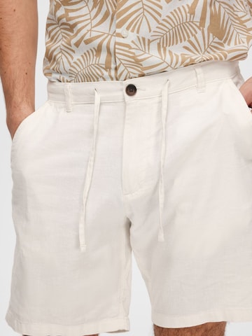SELECTED HOMME - regular Pantalón chino 'Brody' en blanco
