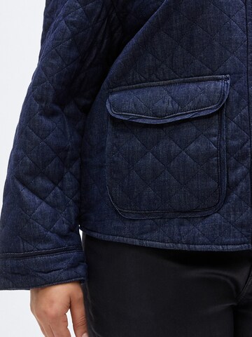 ONLY Carmakoma Φθινοπωρινό και ανοιξιάτικο μπουφάν 'CARHALLIE' σε μπλε