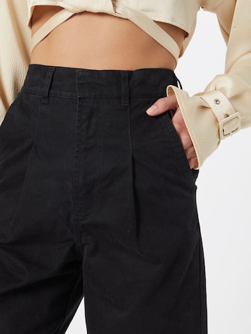 regular Pantaloni con pieghe di DEDICATED. in nero