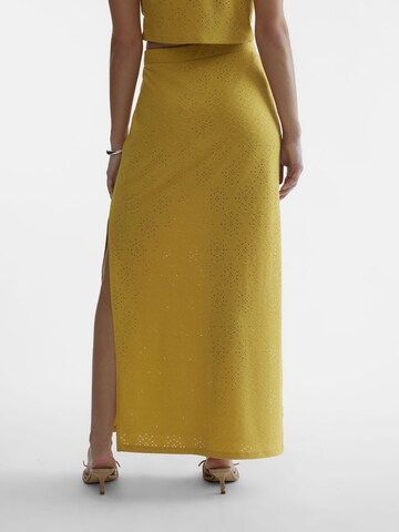 SOMETHINGNEW Skirt in Yellow