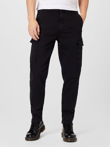 QS Regular Cargohose in Schwarz: Vorderseite