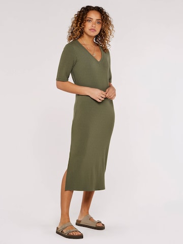 Robe Apricot en vert