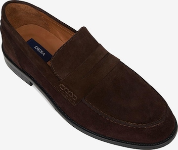 Chaussure basse 'Slipper' Desa en marron : devant