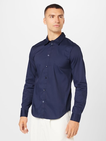 Coupe regular Chemise 'Frederik' ABOUT YOU en bleu : devant