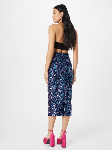 Gonna 'Kam' di PIECES in nero