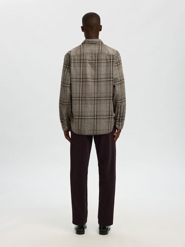 SELECTED - Ajuste regular Camisa 'SLHRegnoah' en marrón