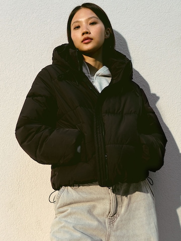 Bershka Between-season jacket in Black: front