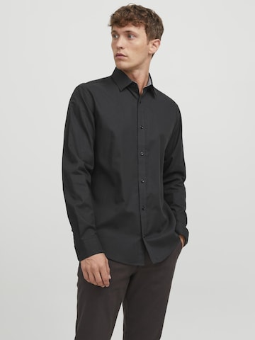 JACK & JONES Comfort Fit Skjorte 'Belfast' i svart: forside