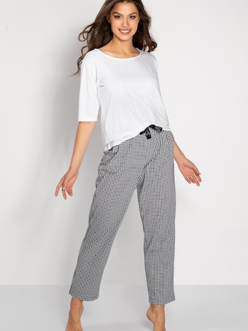 Momenti Per Me - Pijama 'Alexandra' en blanco: frente