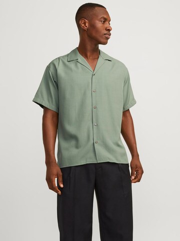 JACK & JONES Comfort Fit Skjorta 'CAARON' i grön: framsida