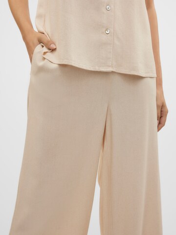 Wide leg Pantaloni con pieghe 'VMMymilo' di VERO MODA in beige