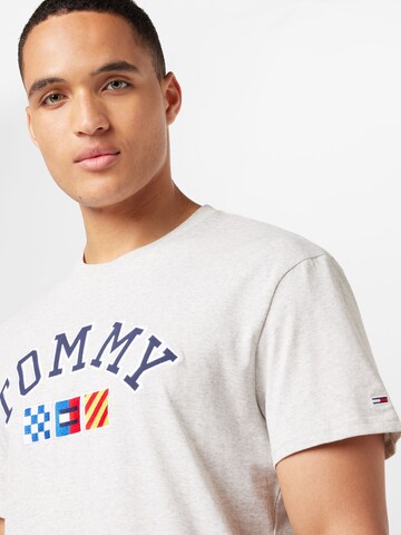 Tommy Jeans - Camiseta en gris