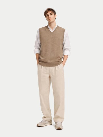 Gilet 'Men's Essential V-Neck Cashmere Vest' GOBI Cashmere en beige