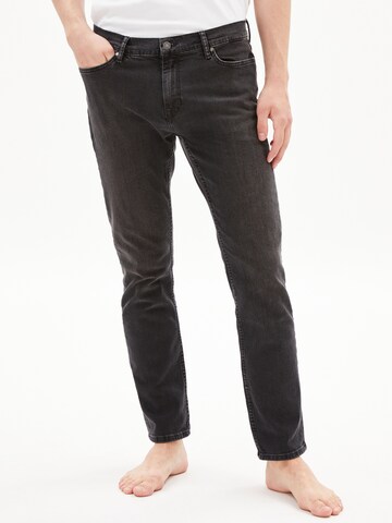 ARMEDANGELS Slimfit Jeans 'IAN' in Zwart: voorkant