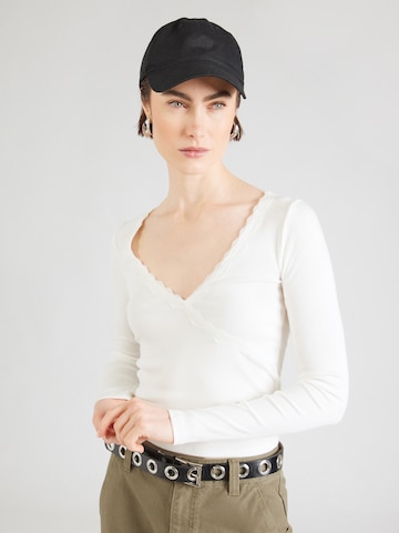 T-shirt HOLLISTER en blanc : devant