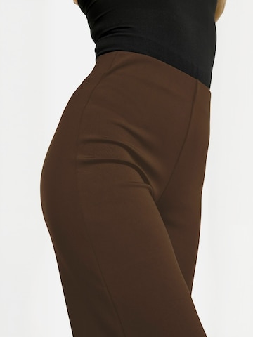 Regular Pantalon ' HENNE ' Liberte Essentiel en marron
