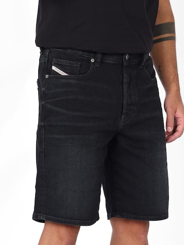 DIESEL - regular Vaquero 'REGULAR-SHORT' en negro