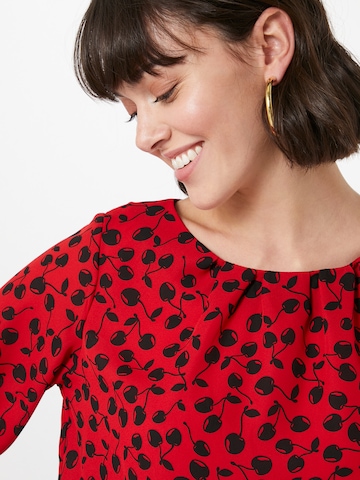 Dorothy Perkins T-shirt 'Billie And Blossom' i röd