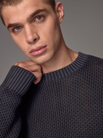 Next Sweter w kolorze szary