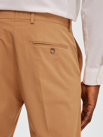Coupe slim Pantalon à plis 'Liam' SELECTED HOMME en beige
