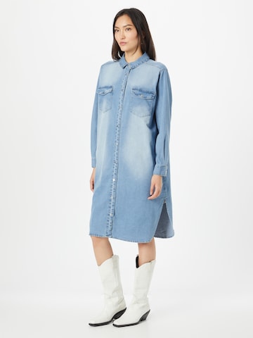 Robe-chemise 'KISS' Soyaconcept en bleu : devant