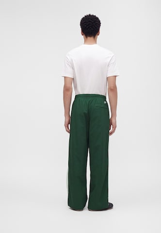 Nike Sportswear Loosefit Nadrág 'Club' - zöld