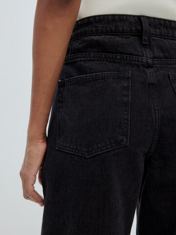 EDITED Loosefit Jeans 'Kaya' in Zwart