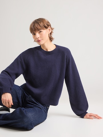 & Other Stories Пуловер в синьо: отпред