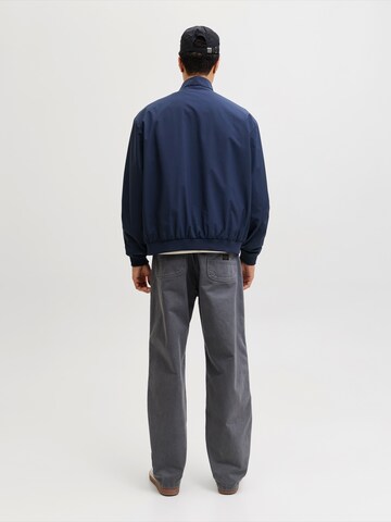 JACK & JONES Välikausitakki 'JJECHARGE' värissä sininen