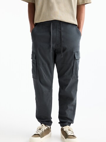 Effilé Pantalon cargo Pull&Bear en gris : devant