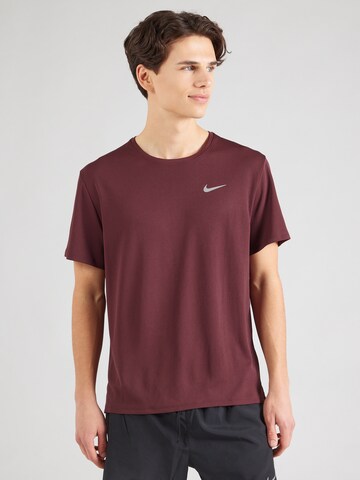 sarkans NIKE Sporta krekls 'MILER': no priekšpuses