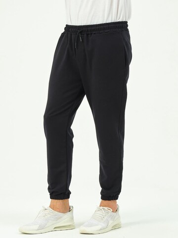 C&City Tapered Pants in Black