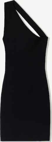 Rochie de la Bershka pe negru: față