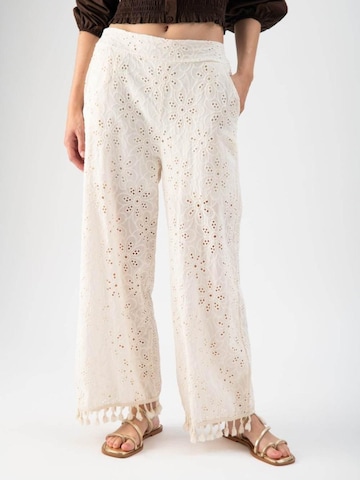 MND Loose fit Trousers in Beige: front