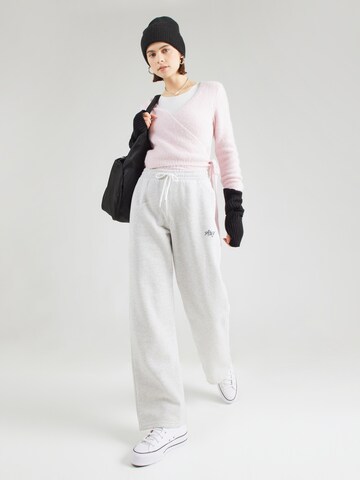 Abercrombie & Fitch Regularen Hlače | siva barva