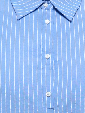 Rochie tip bluză 'CARDEA' de la ONLY Carmakoma pe albastru