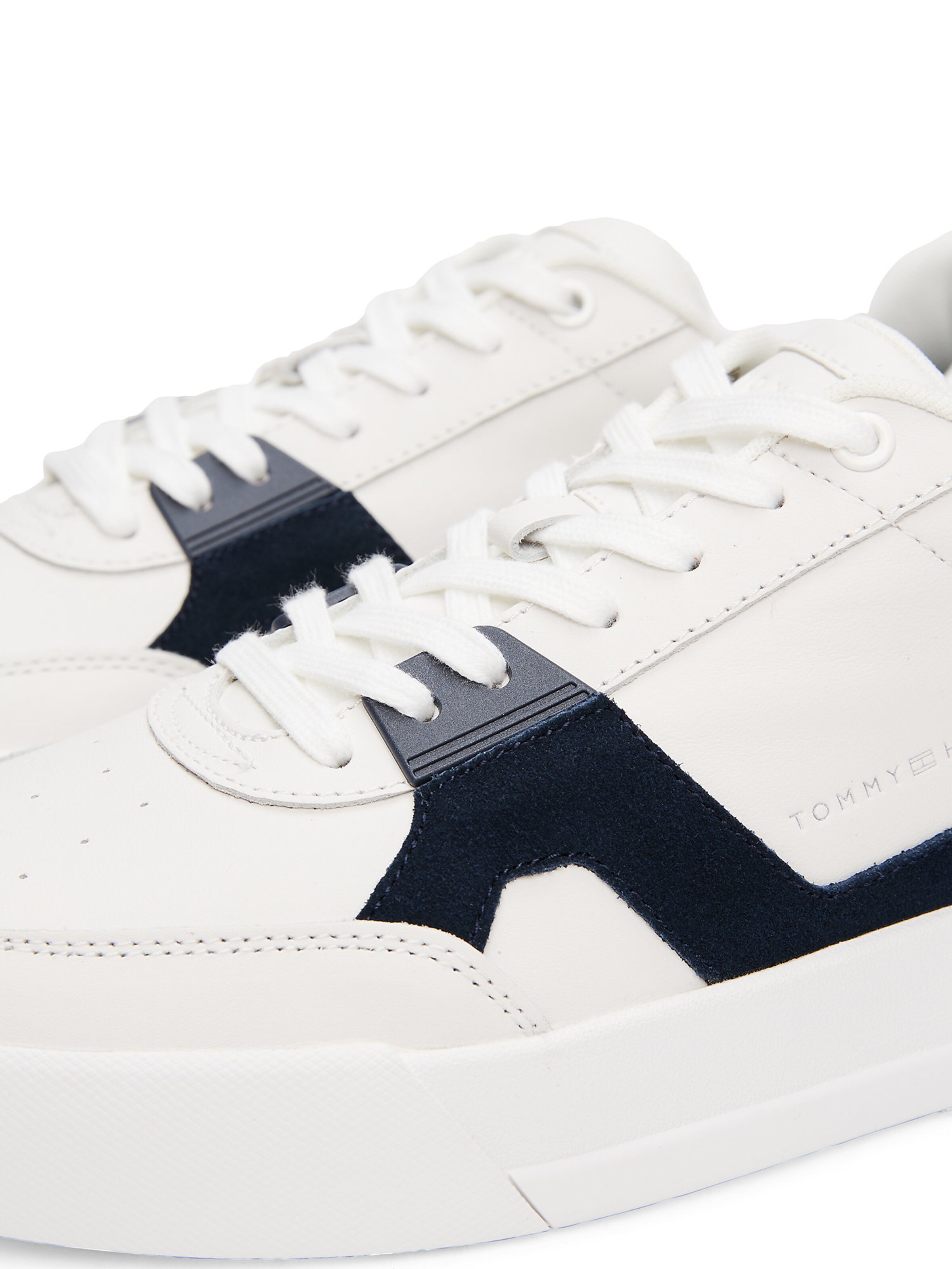 Baskets basses TOMMY HILFIGER en blanc