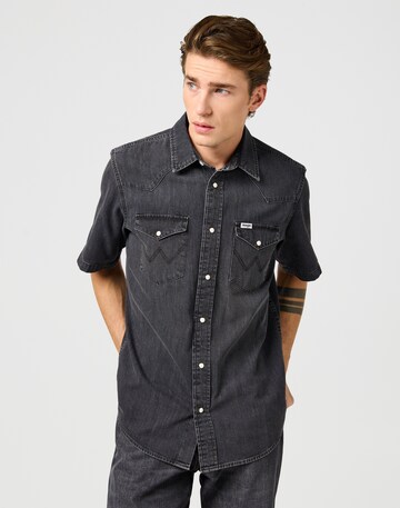WRANGLER Regular Fit Hemd in Schwarz: Vorderseite