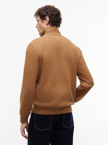 TOMMY HILFIGER Sweatshirt 'ESSENTIAL' in Brown