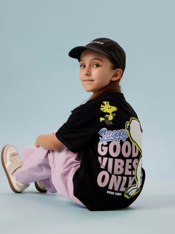 NAME IT - Camiseta 'Snoopy' en negro