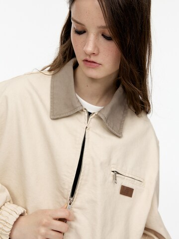 Pull&Bear Přechodná bunda – béžová