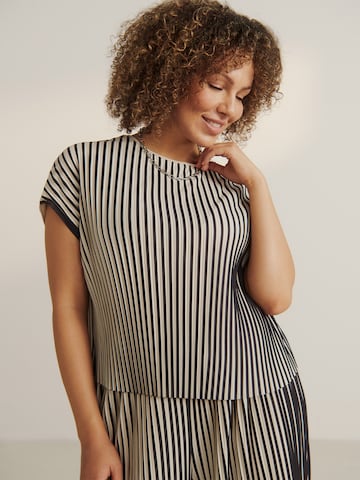 Guido Maria Kretschmer Curvy Paita 'Lucia' värissä beige: etupuoli