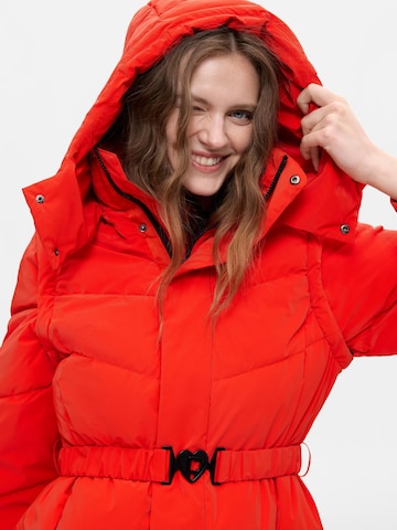 Cappotto invernale di Desigual in arancione