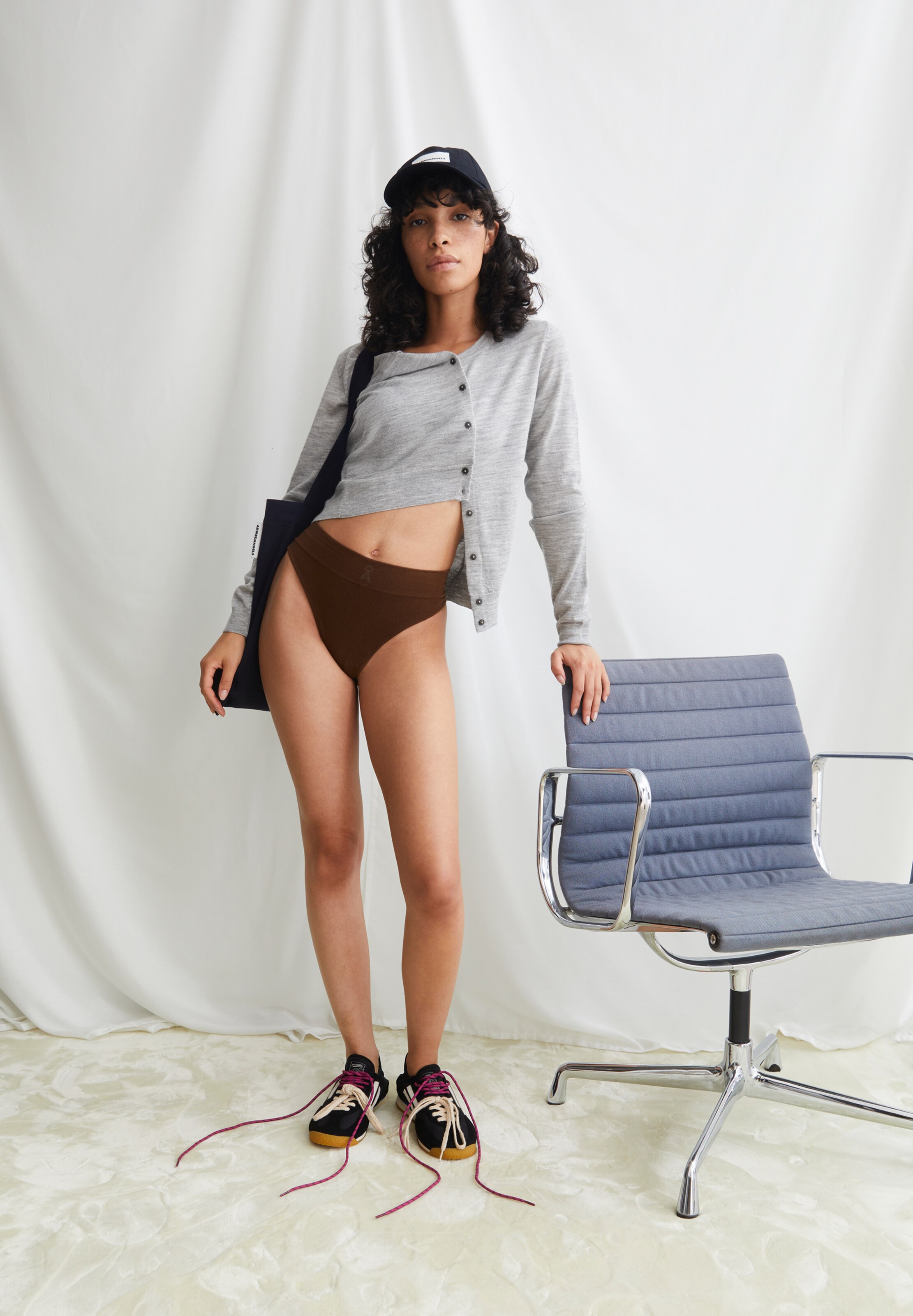 ARMEDANGELS String in Black: front