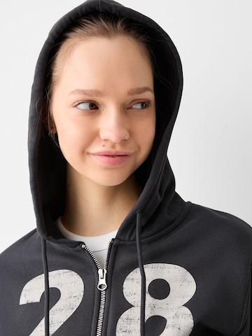 Bershka Sweatjacke in Grau