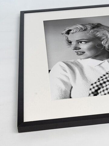 Liv Corday Image 'Marylin Monroe' in Black