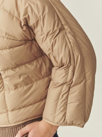 TATUUM Демисезонная куртка 'SILENCA' в Бежевый