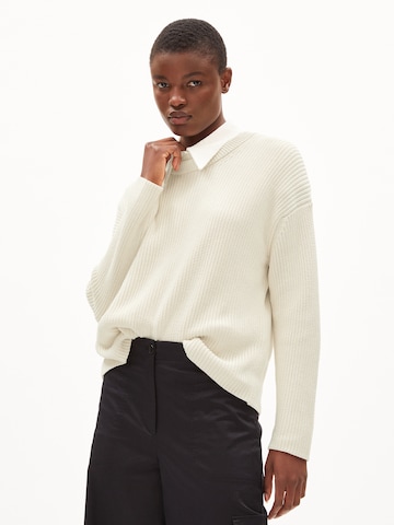 ARMEDANGELS Sweater in White: front